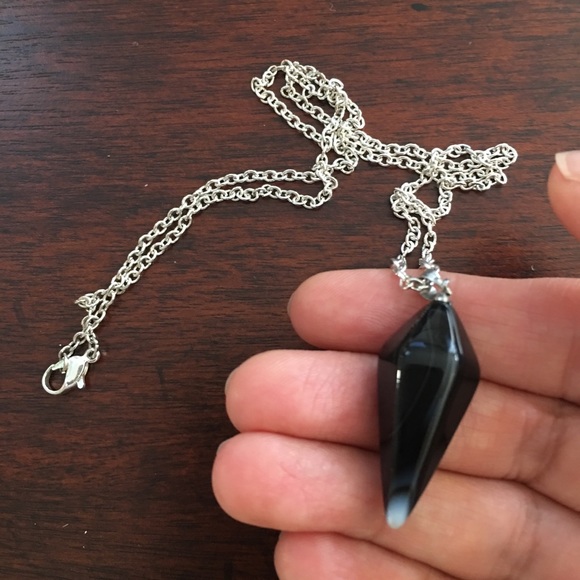 White tipped black onyx pendant and chain - Picture 2 of 2
